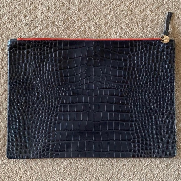 💙CLARE V. Oversized clutch in navy croc - RARE! - Picture 1 of 2
